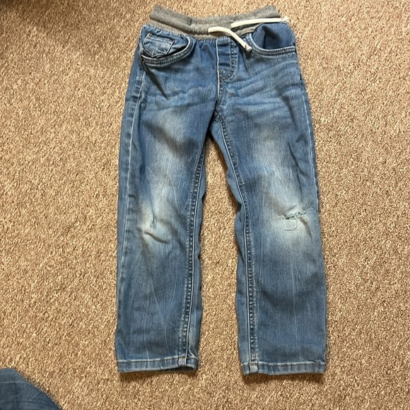 Bundle of 6 pairs of size 5T Cat & Jack pants with holes! - Picture 5 of 8